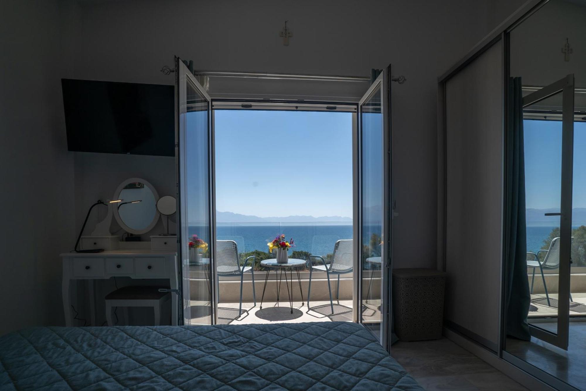 Kirke's Nest * Kalamaki (Messinia)
